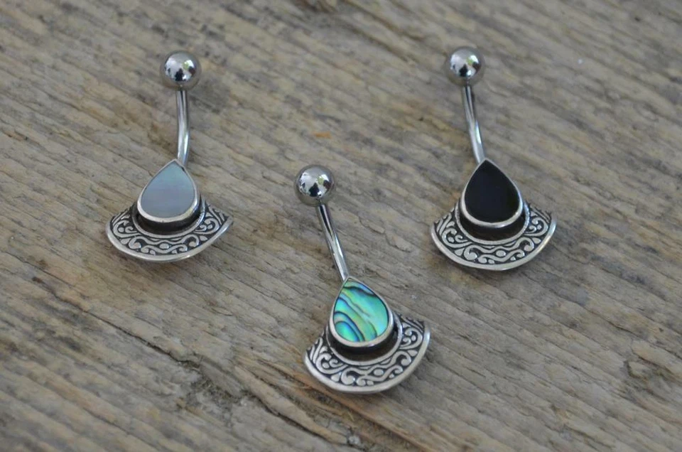 Piercing ombligo acero inoxidable arco plateado incrustación lágrima Foto 4 de 4