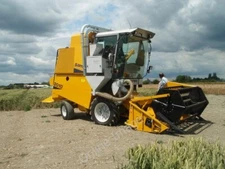 Photo 6x4 Trial plot combine Roman Hill/TL4155 On display at a Syngenta  c2011