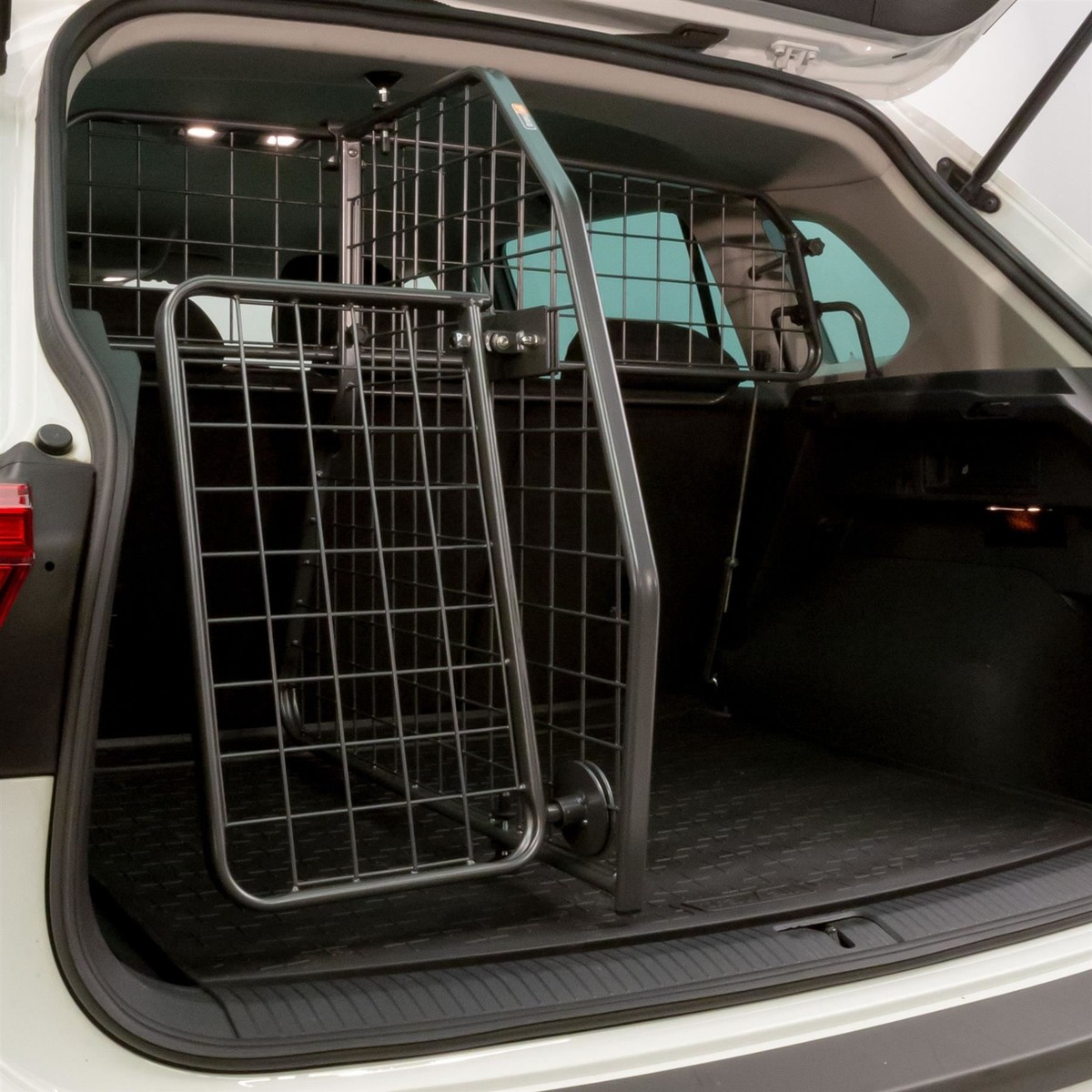 Travall Dog Guard, Divider Tailgate 40 Bundle Ford Focus Estate (2021-)