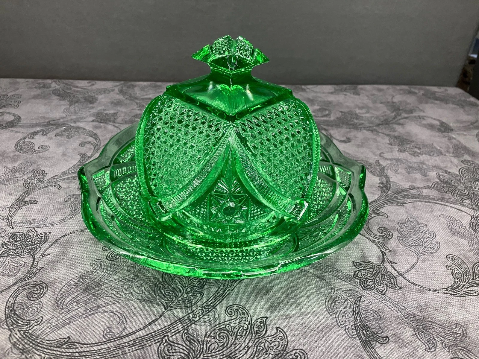 Vintage Green Round Pressed Glass Star/Arches Pattern 2 Piece CoveredButter Dish
Opens in a new wind