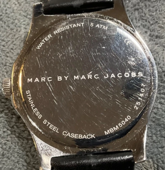 RELOJ MARC JACOBS MBM5040 HOMBRE 44mm Esfera Plateada Fecha Cuero Negro BATERÍA NUEVA Foto 2 de 4