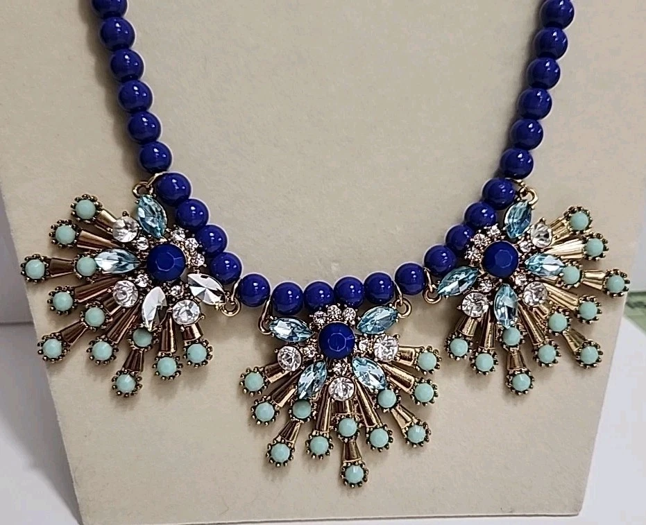 Macy's Desfile Collar Collar y Gancho Pendientes Tono Dorado Azul Blanco Estrás Foto 3 de 4