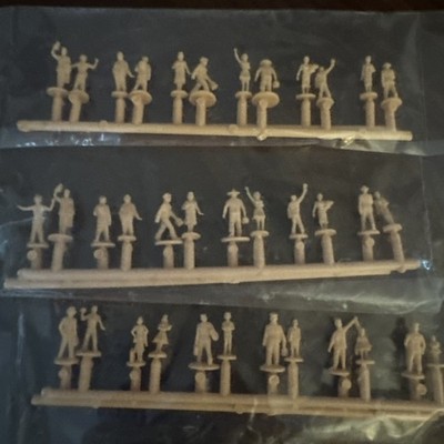 Lot of 36 Bachmann HO Scale Unpainted People Figures
