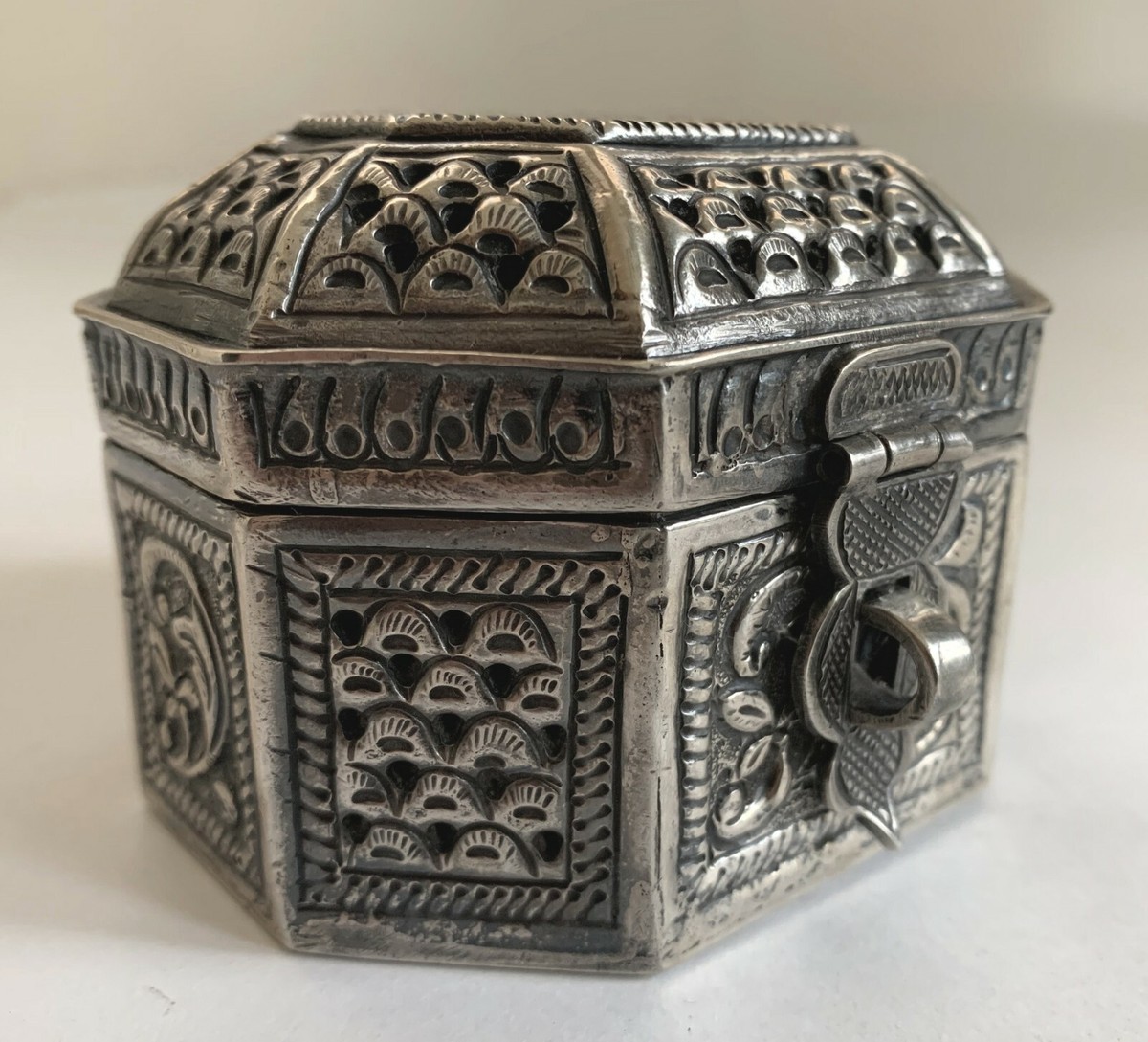 Antique .900 SILVER Filigree Octagonal Hinged Latch Ornate