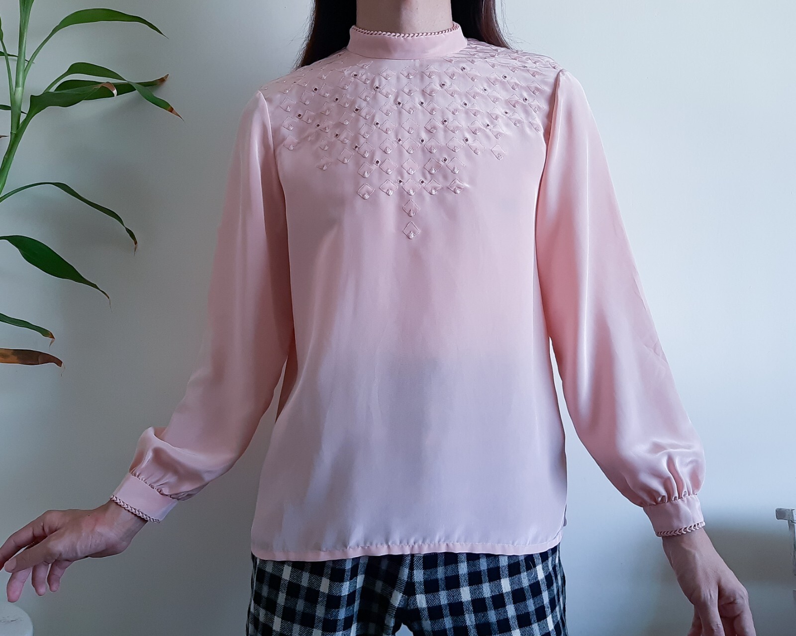 Vintage 60s 70s Pink Hand Embroidered Blouse High… - image 4