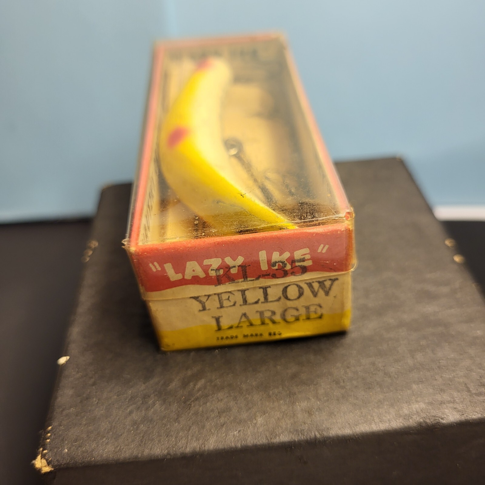 Lazy Ike KL-35 Wood Lure Box w/ Paper Made Fort Dodge,Iowa USA VTG $1.25 Sticker