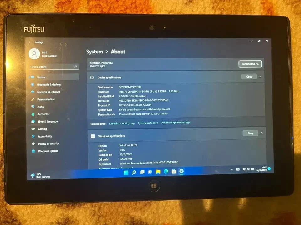 Fujitsu Stylistic Q702 Tablet & Keyboard 10.1 128GB SSD 4GB Ram Windows 11 - Image 3 of 4