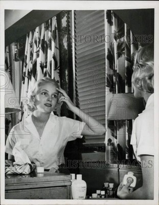 1958 Press Photo An airline stewardess gets ready at home before going to work