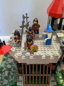 Vintage LEGO Castle 6082 Fire Breathing Fortress 100% Complete w/ Instructions