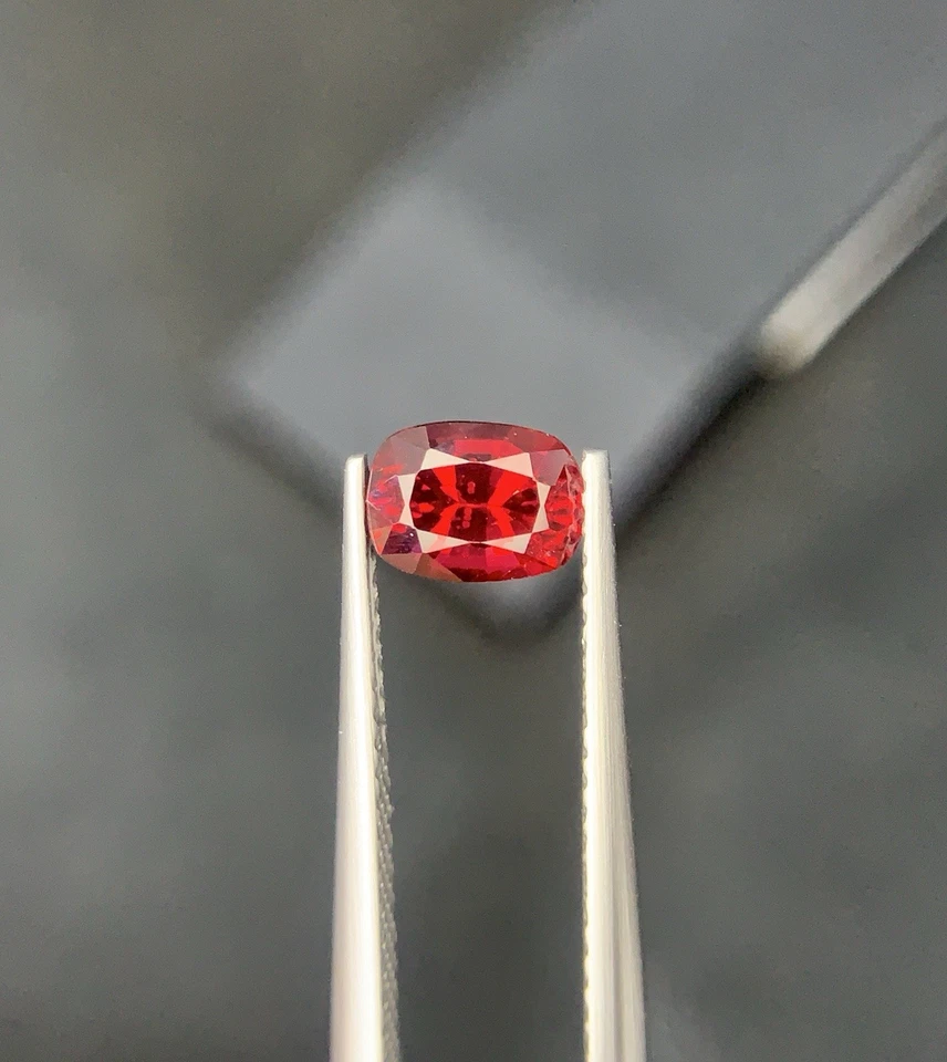Piedra preciosa de espinela roja Ferrari, piedra suelta de espinela para anillo de joyería - 0,85 quilates Foto 2 de 4
