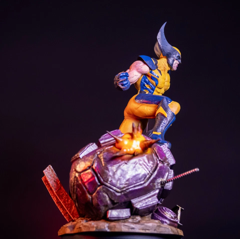 Arma X desatada - Estatua de Wolverine pintada a mano Foto 2 de 4