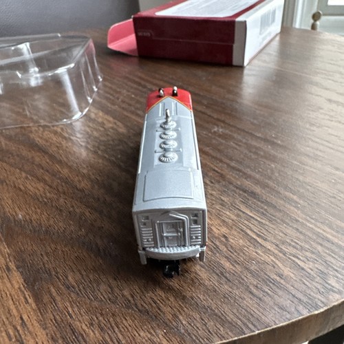 Hallmark Christmas Ornament Lionel 1950 SANTA FE F3 DIESEL LOCOMOTIVE Train NEW - Picture 7 of 7