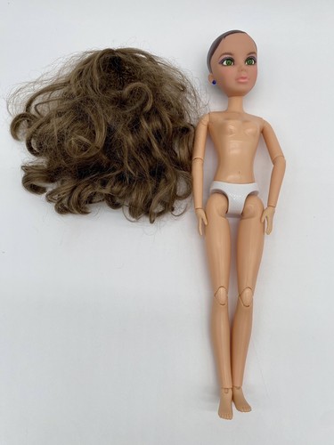 Liv Doll Light Skin Tone Brown Hair Green Eyes #180 Yellow Dress - Picture 6 of 9