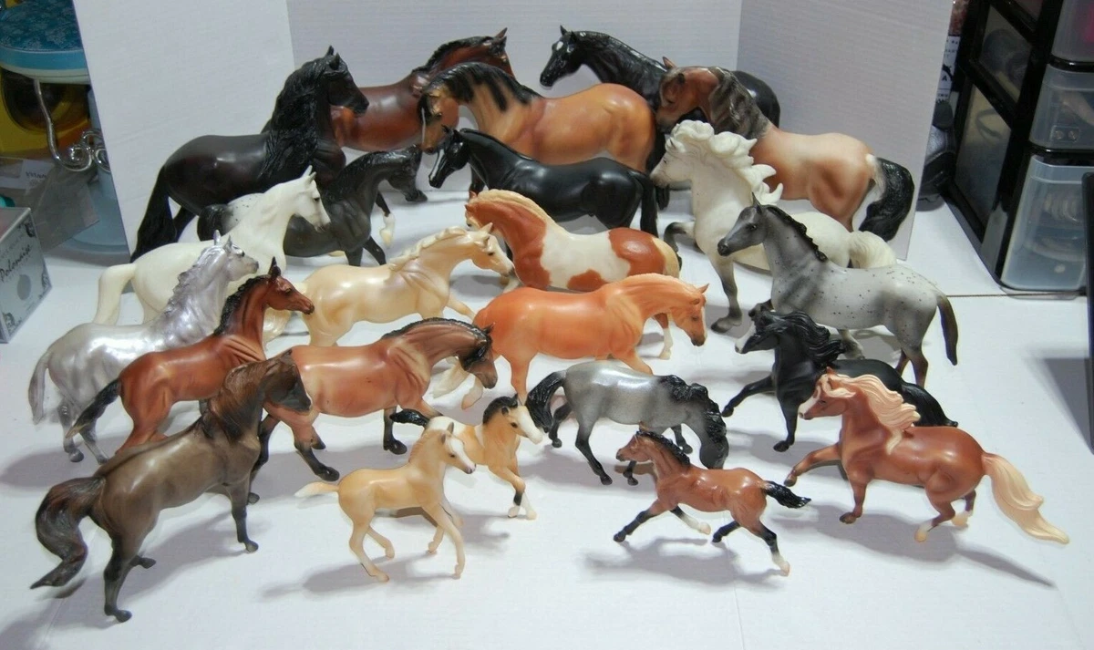Huge Lot of 26 Beautiful Breyer Horses Small to Large Length 5