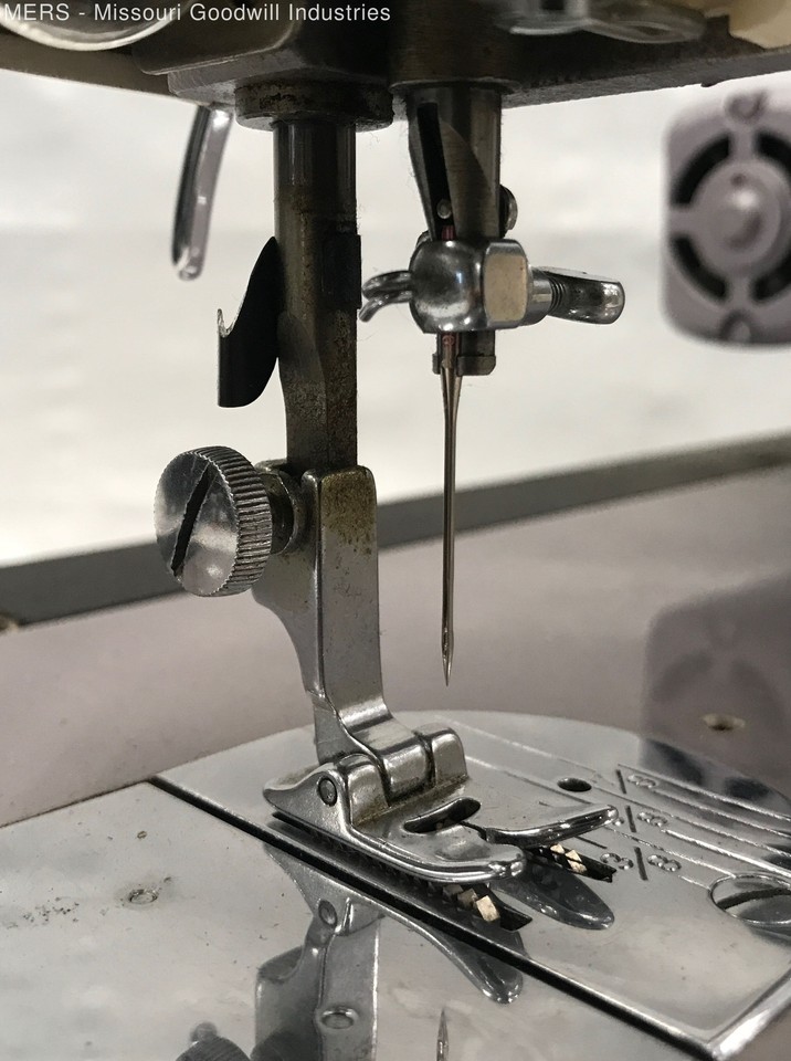 Vintage Kenmore Zig Zag Sewing Machine With Case (Pick up only) eBay