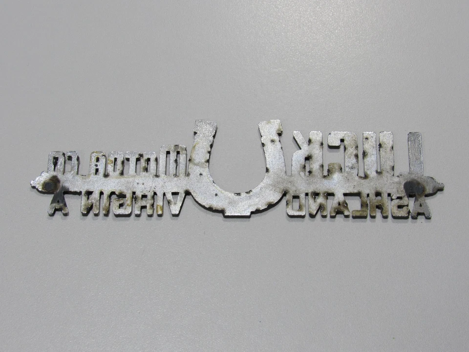 De colección roto suerte Chevrolet Ashland Virginia metal concesionario insignia emblema etiqueta maletero VA Foto 3 de 3