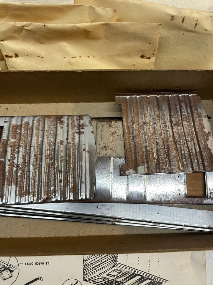 Athearn O Gauge #101-995 UNION PACIFIC SOUTHERN PACIFIC Reefer Kit - Image 4 of 4