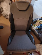 2 Individual Seats. Can Be Used In Middle Row Or Back Row. Excellent Condition