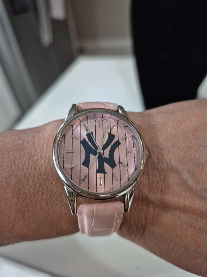 2007 NY YANKEES Game Time LADIES MLB PINK WATCH MLB NEW AND WORKING - Image 2 of 4