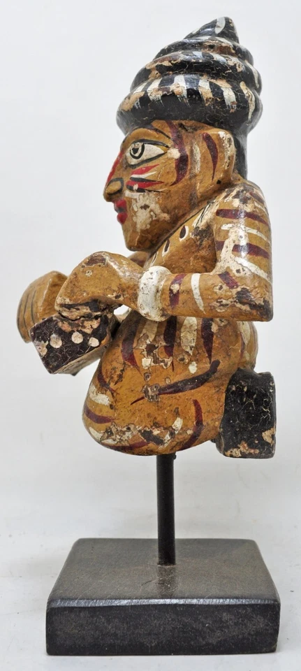 Estatuilla étnica de madera vintage de hombre músico sobre soporte rústica pintada a mano Foto 4 de 4