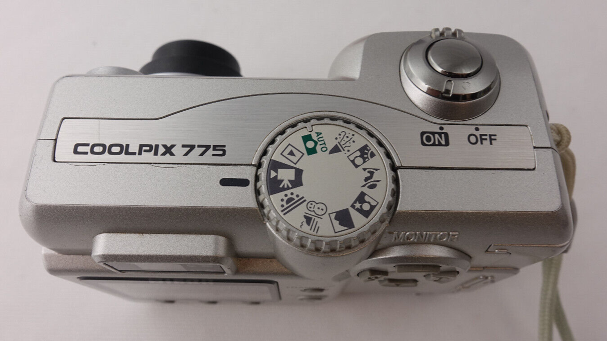 Nikon COOLPIX 775 Digital Camera [2.1 MP 3 x Optical] 18208250486