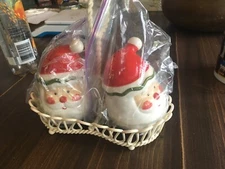 Santa Claus Christmas Salt And Pepper Shakers With Wire Basket Holder NEW