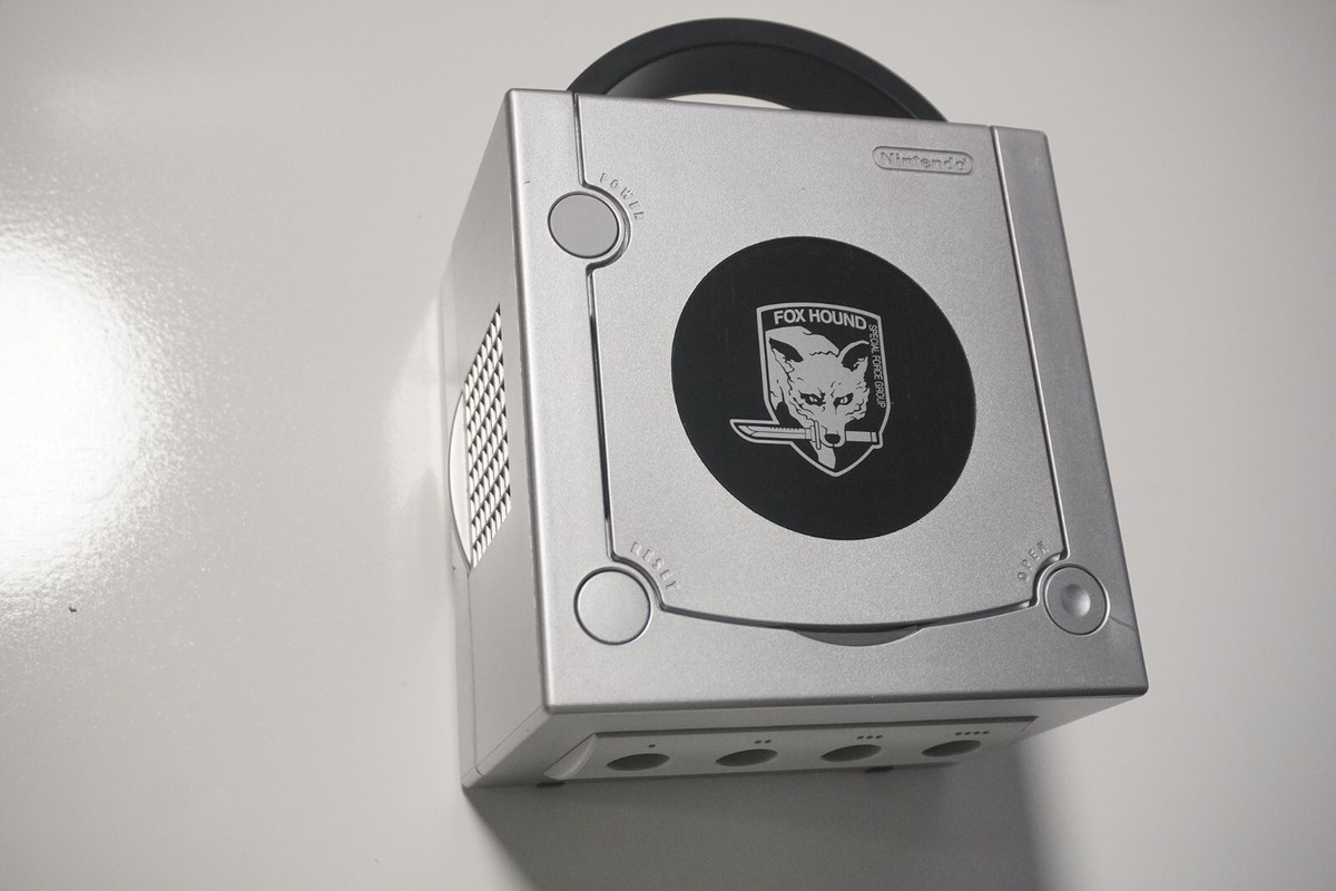 Nintendo GameCube console Metal Gear Solid Twin Snakes Japan