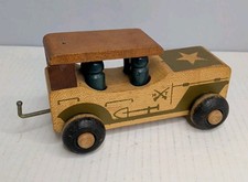 ANTIQUE VINTAGE HOLGATE WOODEN U.S. MILITARY CAR PULL TOY+ 4 SOLDIERS 6” B7