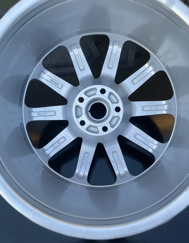 Aston Martin DB9 Speedline wheel front, aluminium 10-spoke, silver powder coated - Image 2 of 4