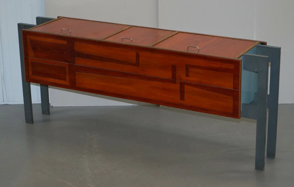 PUERTAS DE APARADOR MODERNAS ARTÍSTICAS HECHAS A MEDIDA ÚNICAS QUE SE ABREN HACIA ARRIBA CON ESTILO  Foto 3 de 4