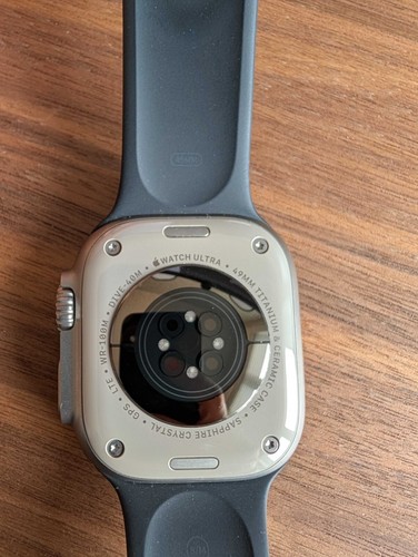 Apple Watch Ultra (1st gen) LTE/Wifi/32gb - Photo 5 sur 5