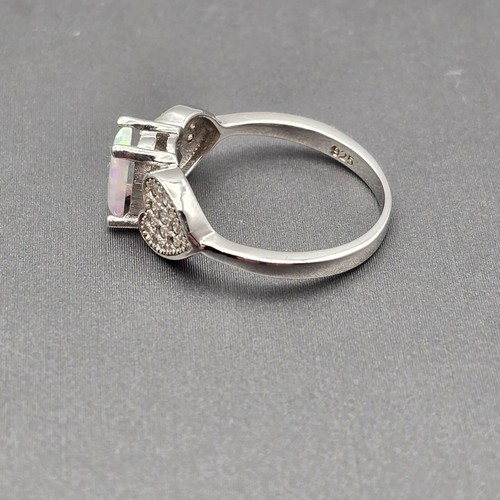 925 Sterling Silver & White Oval Opal Gemstone Ring Size 4 w/ Heart & CZ Accents - Picture 2 of 12