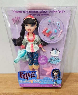 Bratz Slumber Party - Jade Modepuppe - Mit 2 Pyjama-Garnituren, Plüschtier 9443
