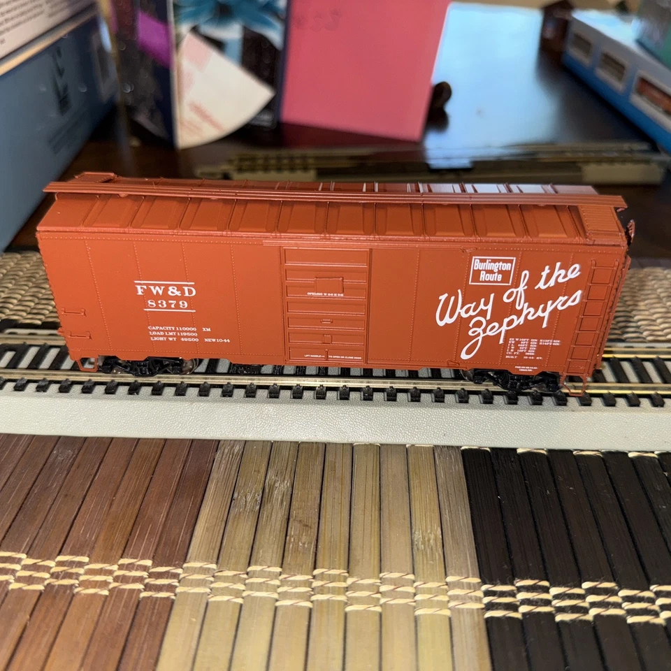 INTERMOUNTAIN HO SCALE #45809-11 10'6" HIGH AAR BOX CAR Fort Worth in Denver - Image 4 of 4