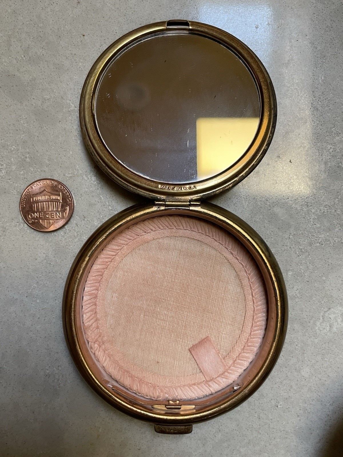 Vintage Rose & Gold Tone Powder Compact with Mirror Compartment