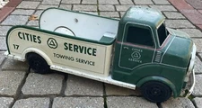 Vintage 1950s Marx Cities Service Towing Truck Pressed Metal- RARE