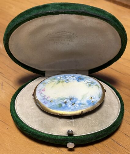 VICTORIAN HANDPAINTED PORCELAIN FLOWERS BROOCH + JEWELERS BOX CRAWFORD PEORIA - Picture 1 of 4