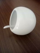 Zuccheriera in ceramica bianca con cucchiaino . NUOVA MAI UTILIZZATA