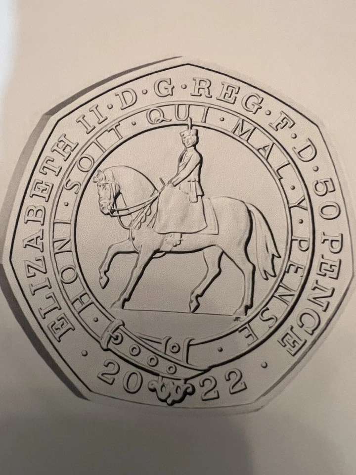 Reino Unido 2022 Su Majestad Reina Isabel l l l Jubileo de Platino 50P brillante moneda sin circular Foto 3 de 4