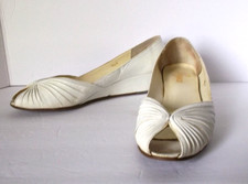 VINTAGE JOYCE WHITE WEDGE SHOE 7 1/2 N