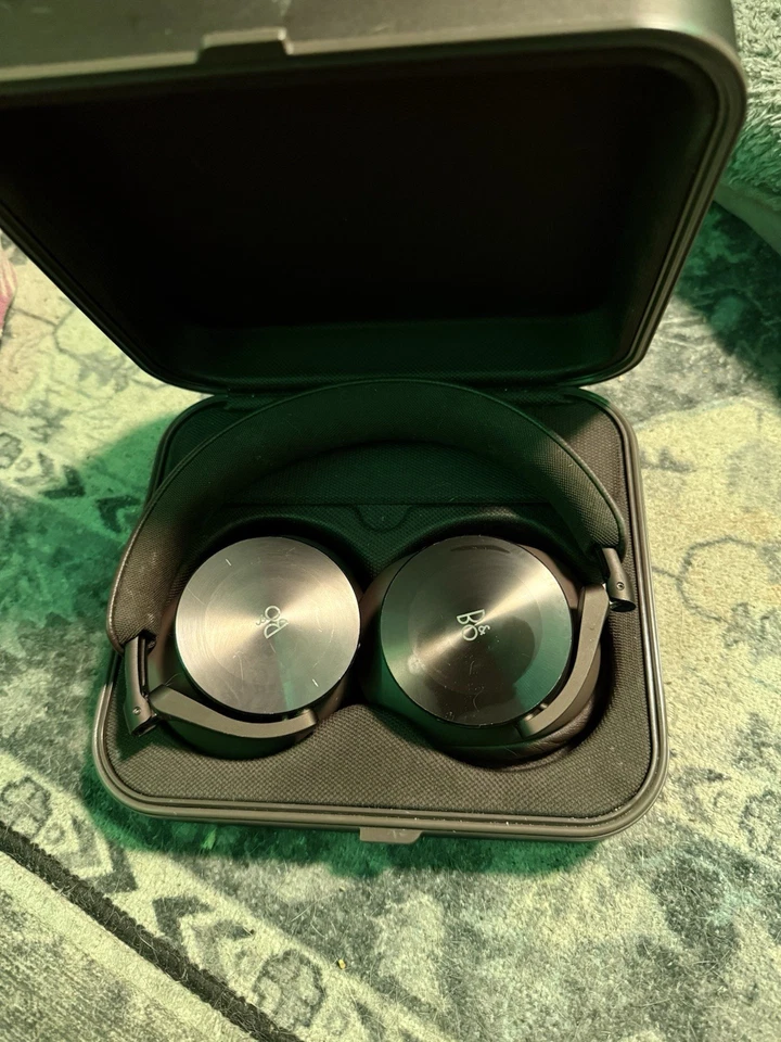 Bang & Olufsen Beoplay H95 (ANC) 38 horas de duração da bateria e com estojo cor castanha - Imagem 3 de 4