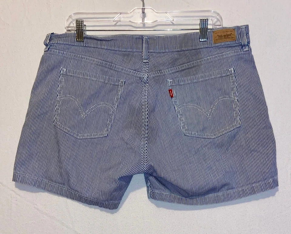 Pantalones Cortos Levi's 515 Para Mujer Talla 14 5 Pulgadas Entrepierna Azul Blanco Rayas Bolsillos Plisados Foto 4 de 4