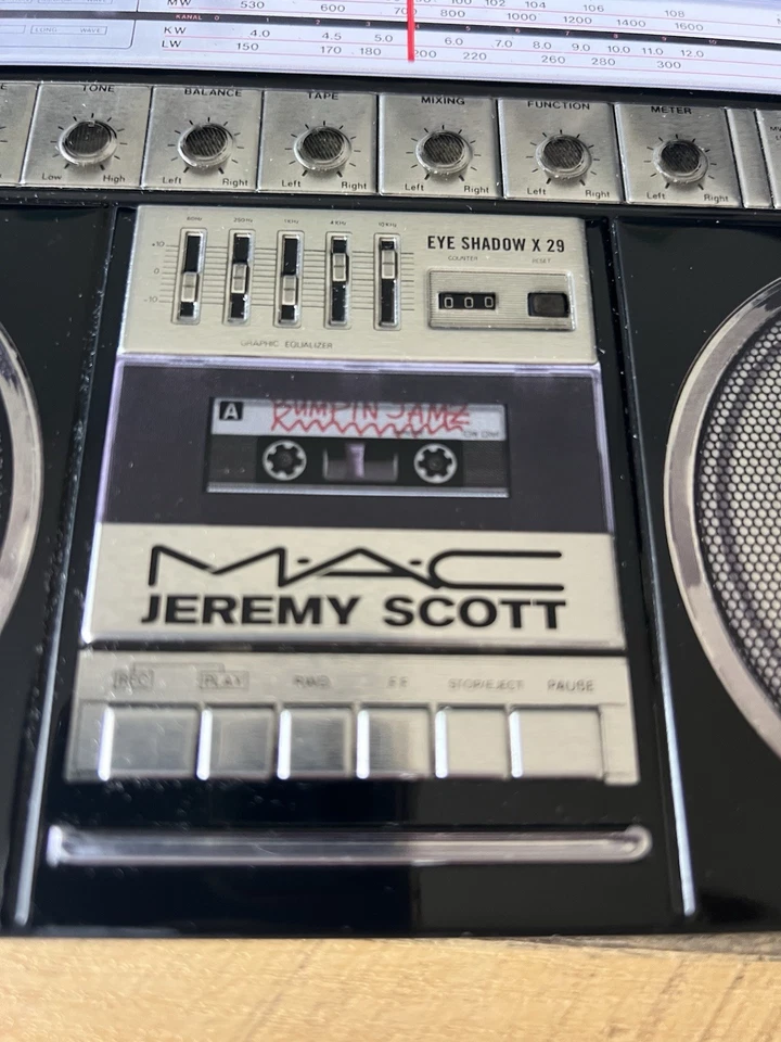 Paleta de radio MAC Jeremy Scott Foto 2 de 4