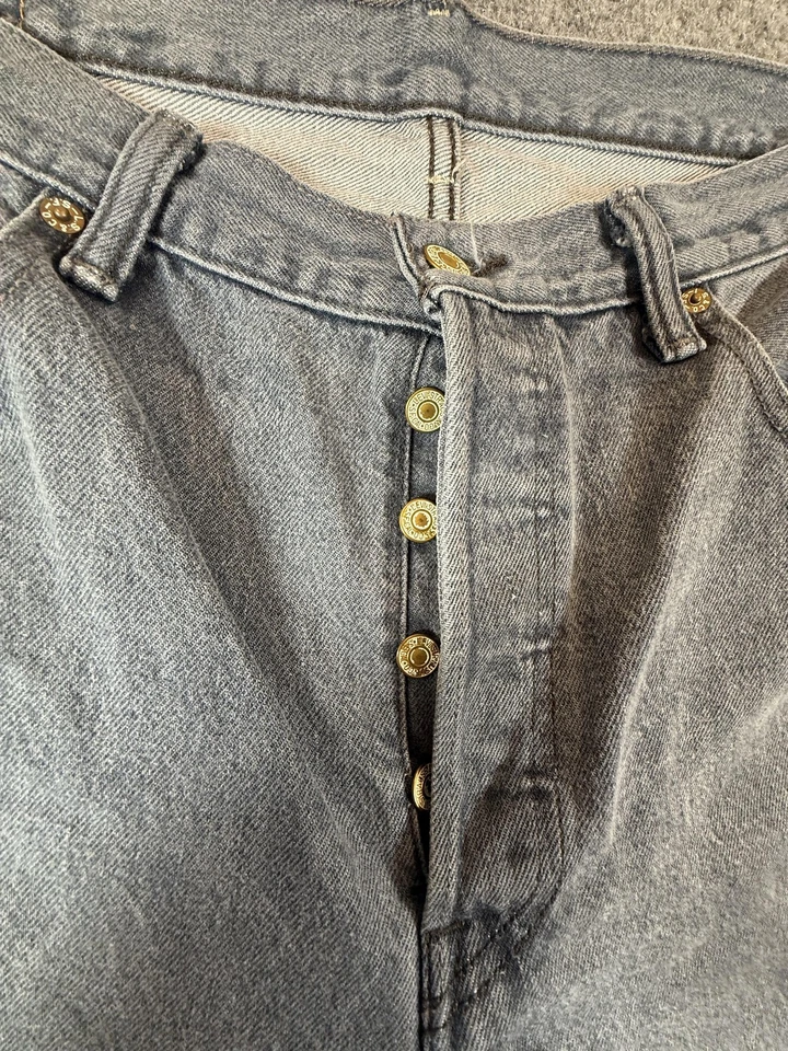 Shorts jeans masculino Levis 501 36 botões corte mosca jeans desgastado estilo vintage - Imagem 2 de 4