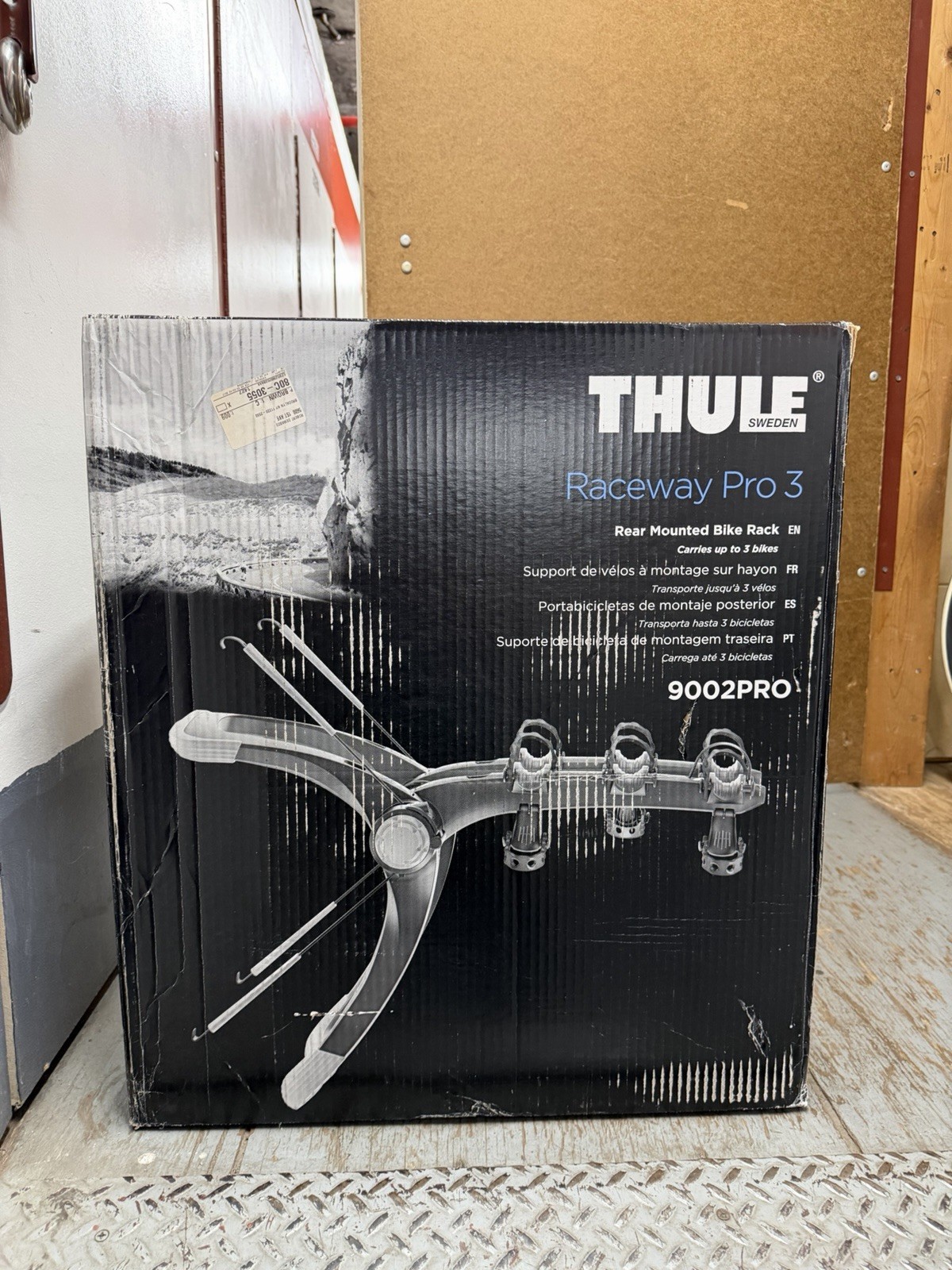 Thule Raceway Pro 3 - Rear-Mounted Bike Rack for 3 Bicycles