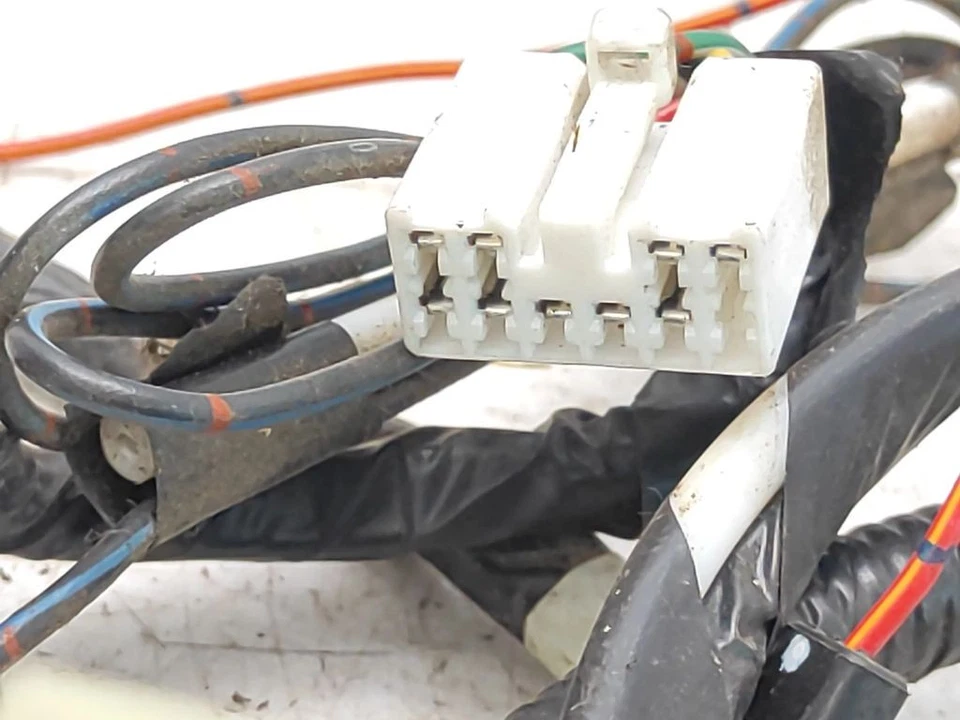 Mazda B2200 B Serie UF 2.2D 48kW 1989 Cablaggio Loom UC0567120C - Изображение 3 из 4