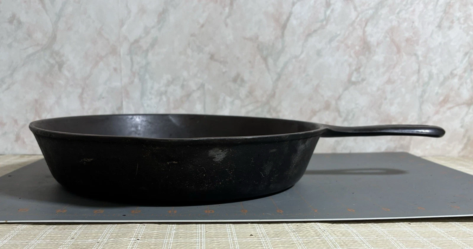 Wagner Ware "10 1/2" Cast Iron #8 N Skillet. Sits Flat. No Cracks. Good Cond.