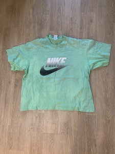 green nike tee