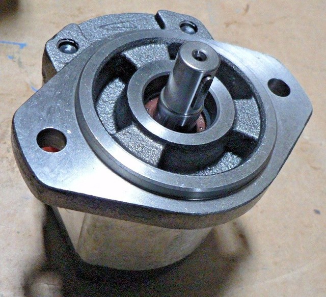 Honor Hydraulic Pump 2GG1U11L ..37 GPM 1800 RPM .69cu " displ. 5.37