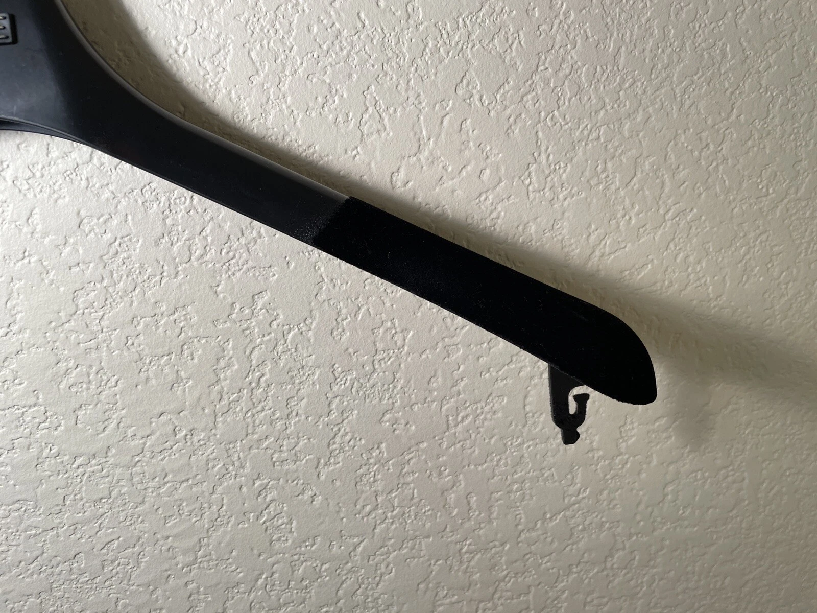 VERSACE Appendiabiti in plastica rivestiti in feltro di velluto